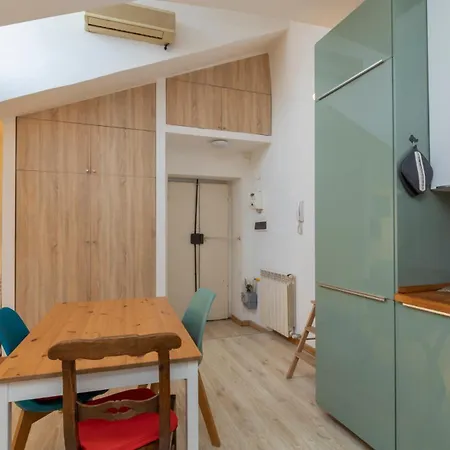 Ihost - Adige 17 Apartmán *